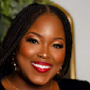 Meet your Posher, Adrienne